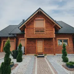 Ile kosztuje wybudowanie domu drewnianego? Przejrzyste zestawienie cen i wydatków