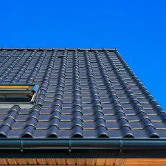 Jaką papę pod dachówkę ceramiczną wybrać dla maksymalnej trwałości?