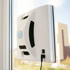 Biały robot do mycia okien na szybie, który robot do mycia okien jest najlepszy? Zasilany, gotowy do pracy.