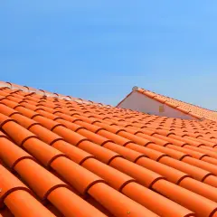 Gdzie kupić dachówkę ceramiczną? Najlepsze miejsca i oferty na rynku