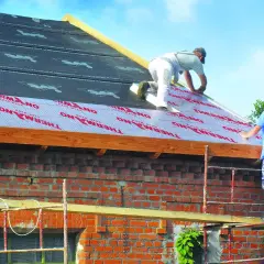 Jak ocieplić stary dach z dachówki i uniknąć kosztownych błędów