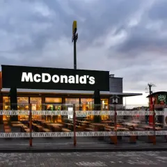 Ile kosztuje wybudowanie McDonald's? Poznaj szacunkowe wydatki i wymagania.