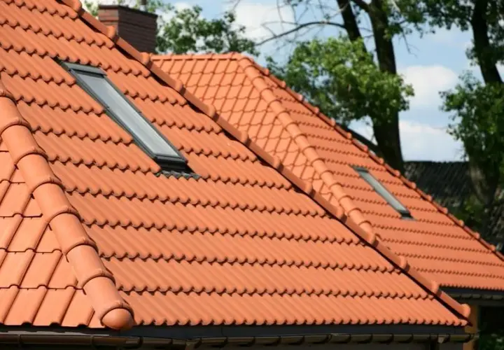 Jaka farba do dachówki ceramicznej? Wybierz najlepsze rozwiązania dla swojego dachu
