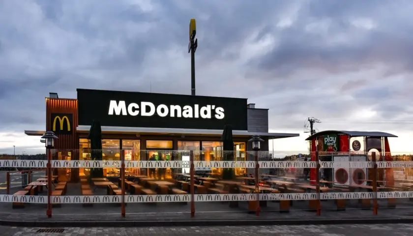 Ile kosztuje wybudowanie McDonald's? Poznaj szacunkowe wydatki i wymagania.