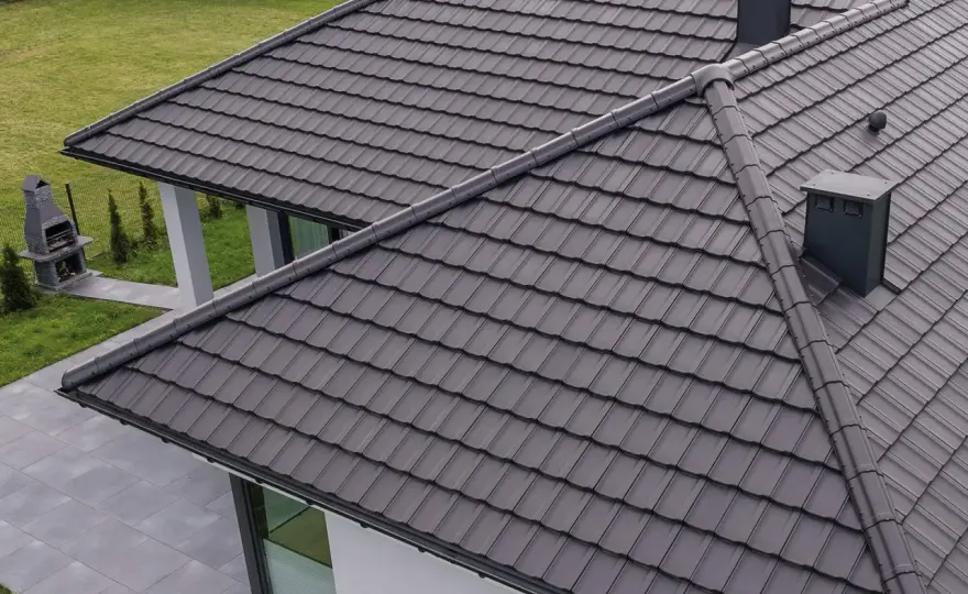 Waga dachówki ceramicznej: Ile waży i jak wpływa na Twój dach?