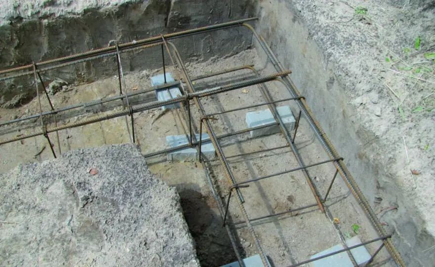 Jak łączyć zbrojenie w narożnikach? Kluczowe zasady i błędy