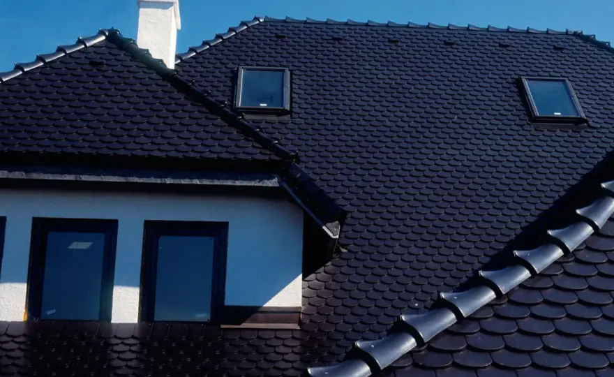 Ile waży paleta dachówki ceramicznej? Sprawdź kluczowe dane!
