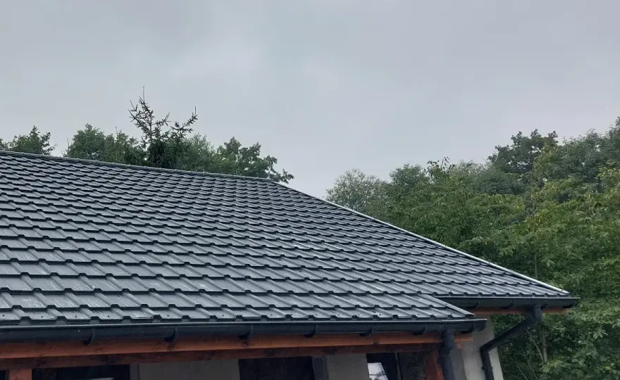 Jak uszczelnić dach? Praktyczny poradnik krok po kroku