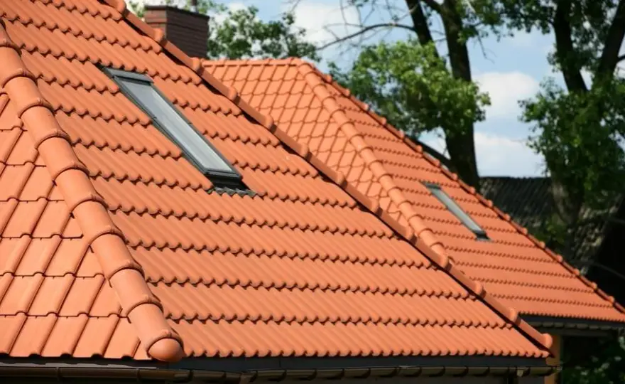 Jaka farba do dachówki ceramicznej? Wybierz najlepsze rozwiązania dla swojego dachu