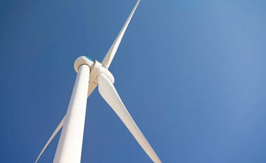 Ile kosztuje elektrownia wiatrowa w Polsce? Sprawdź ceny i opłacalność