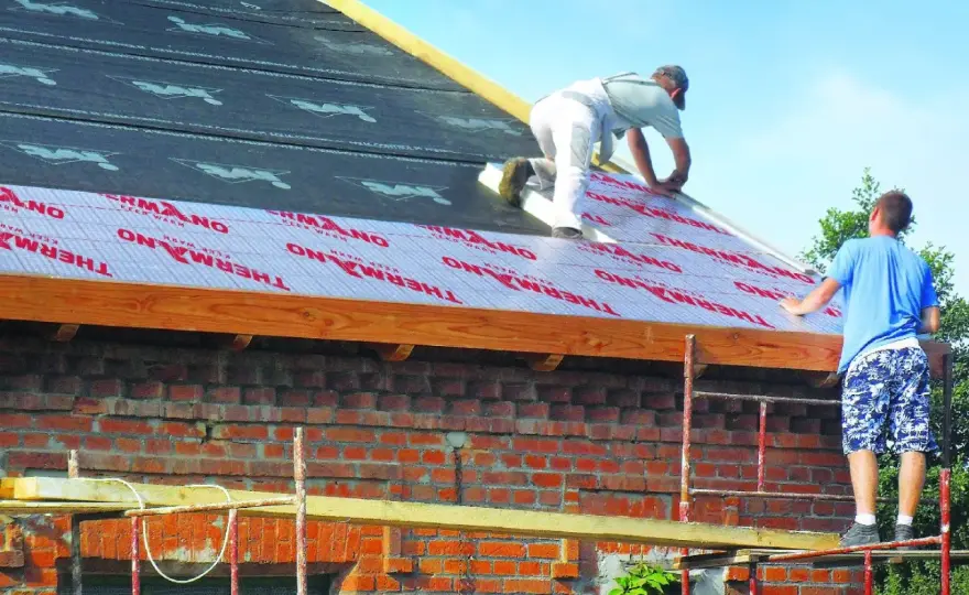 Jak ocieplić stary dach z dachówki i uniknąć kosztownych błędów