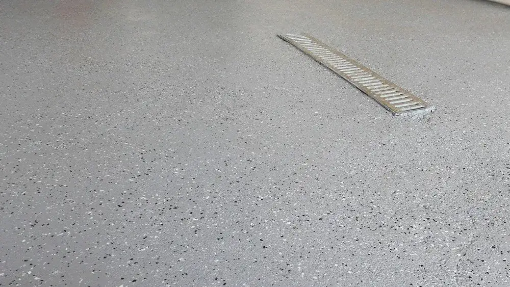 Zdjęcie Czym malować posadzkę betonową, aby uzyskać trwały i estetyczny efekt?